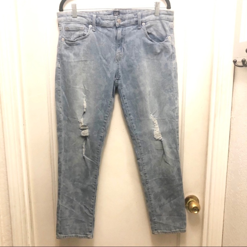Gap Girlfriend Jeans WithSubtle Floral Print.